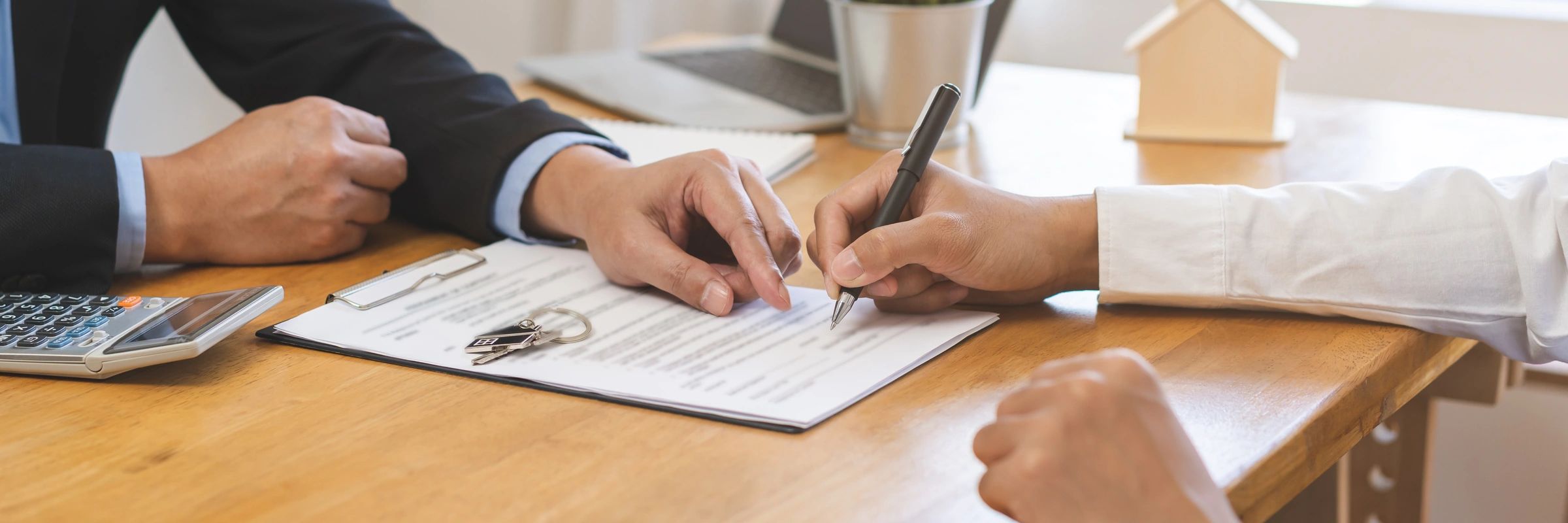 immobilienverkauf-beratung-vertrag Persönliche Betreuung auf dem Weg zur erfolgreichen Immobilienvermittlung.